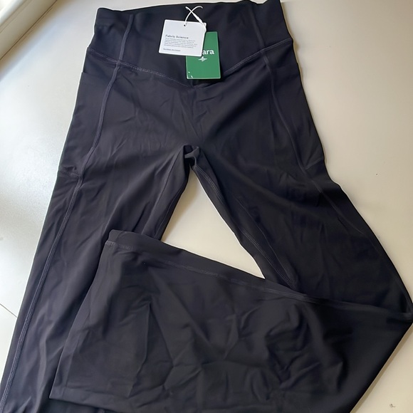 Halara Butt Lifting Black Flare Leggings - Picture 2 of 8